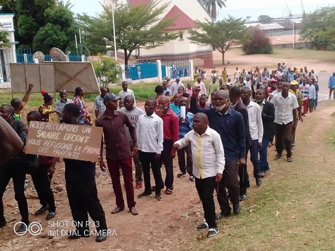 Les enseignants de l’école primaire de la SNCC/Kananga réclament huit mois d’arriérés de salaire