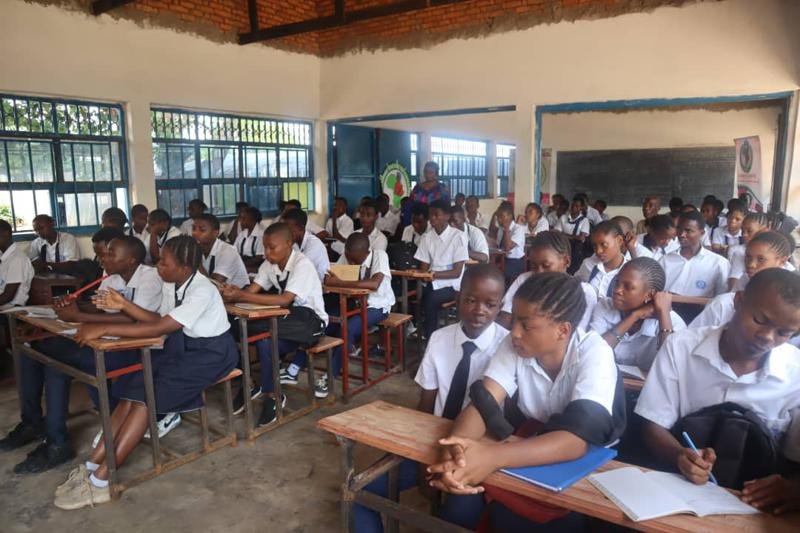 Haute vigilance dans les écoles après la confirmation d'un cas d