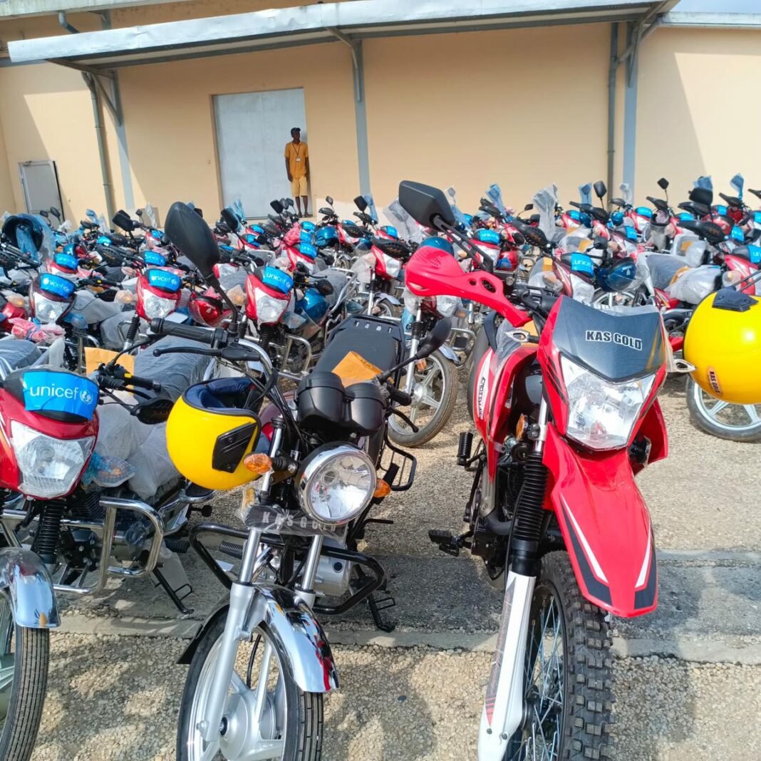 Plus de 30 élèves fuient les cours pour laver les motos à la rivière Nganza à Kananga