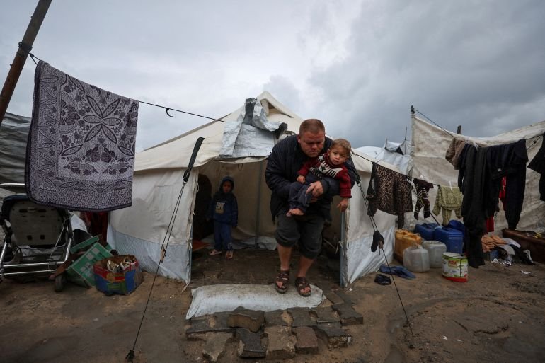As summer approaches, skin diseases spread through Gaza’s refugee camps