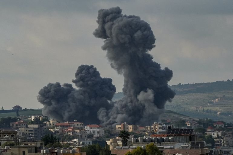 Israeli air strikes kill 10 people in southern Lebanon