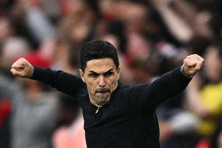 Arsenal ease past Fulham to pull six points clear of Manchester City