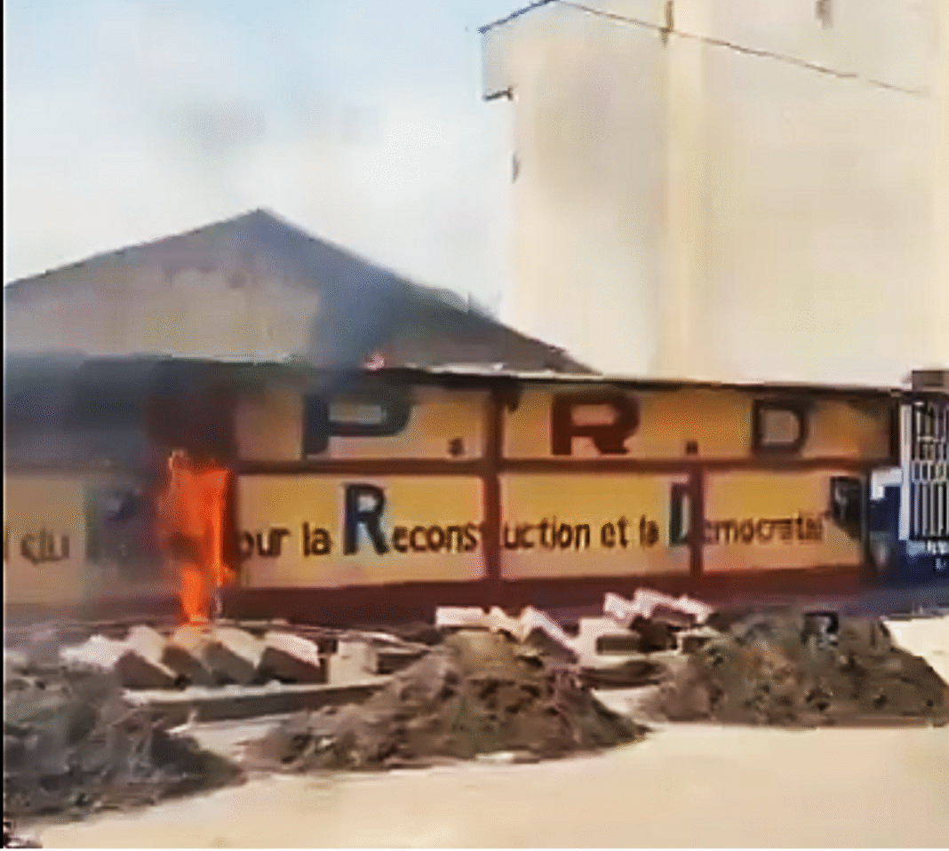 Le siège du PPRD incendié lors d'une marche de l’UDPS à Kinshasa