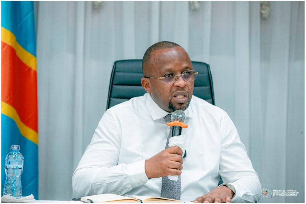 Jacquemain Shabani déplore l’absence de coordination en matière de sécurité à Kinshasa