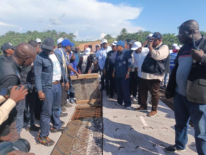 Judith Suminwa satisfaite de la réalisation des travaux des rocades sud et ouest de Kinshasa