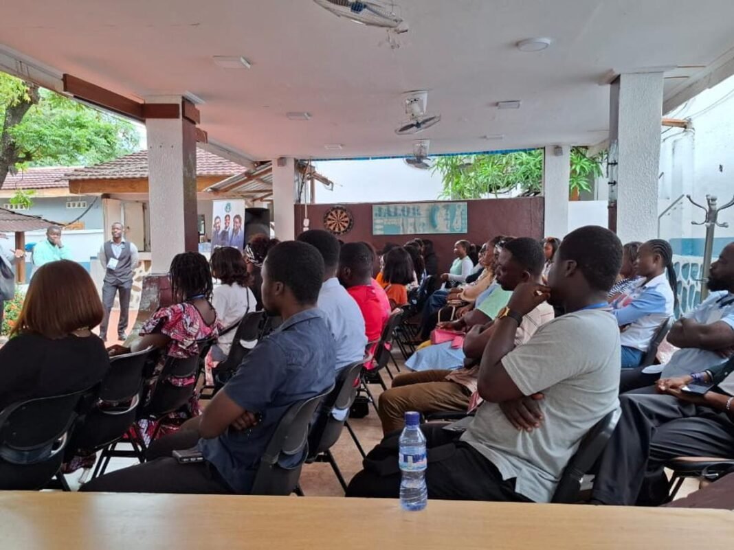 Des jeunes désœuvrés de Matadi scrutent des opportunités dans l’hôtellerie