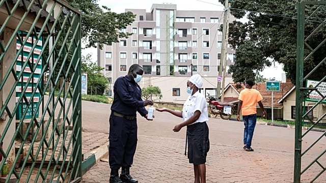 DR Congo: Health officials arrive in Bunia with Ebola supplies