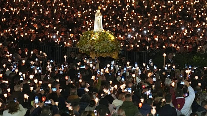 250,000 pilgrims gather at Fatima shrine in Portugal for annual candlelight Mass