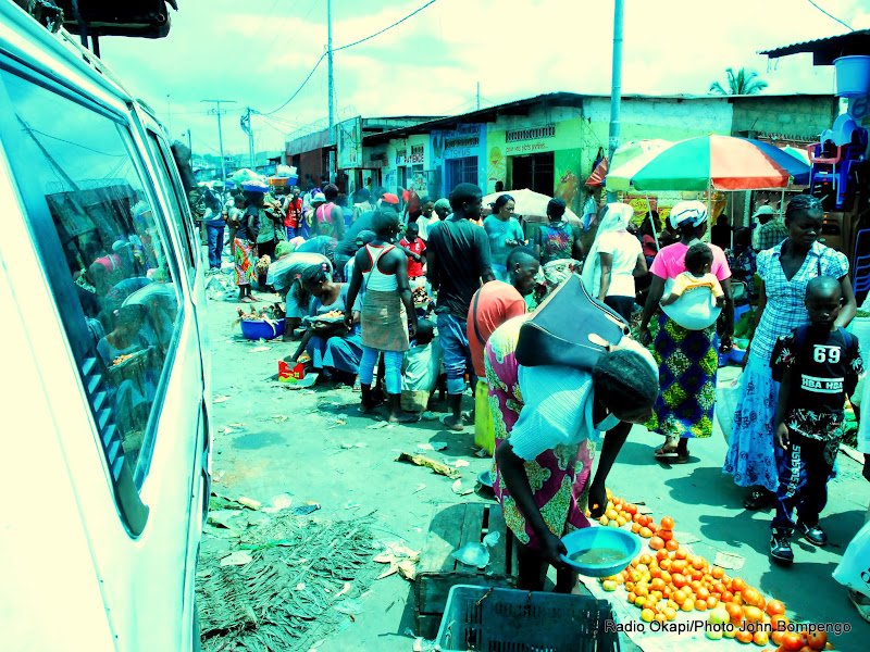 Persistance du marché pirate au rond-point Ngaba à Kinshasa