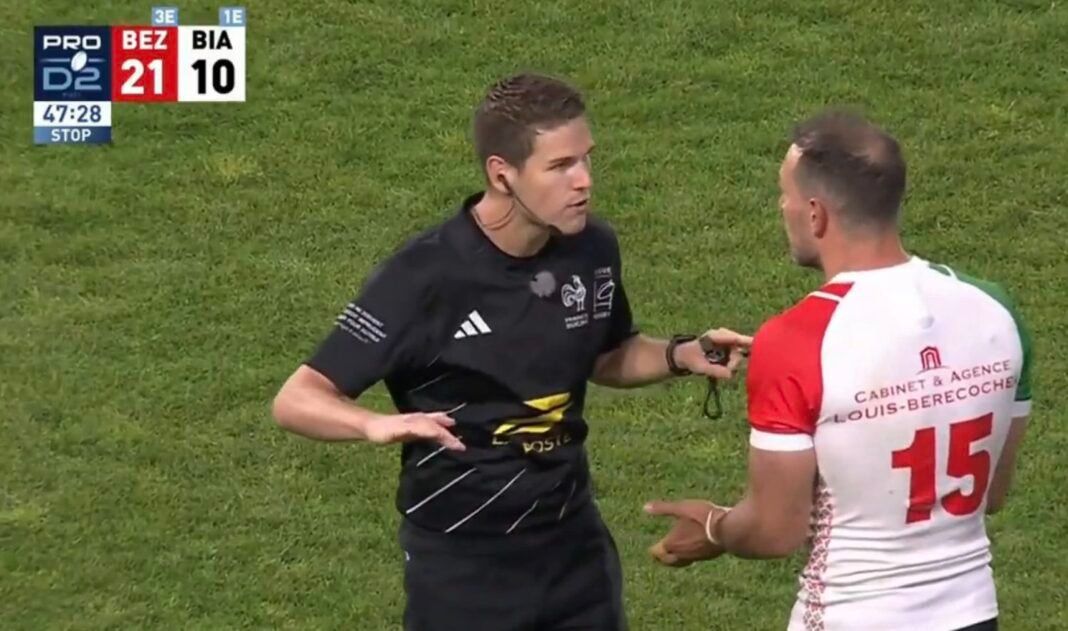 Watch: French ref insanity