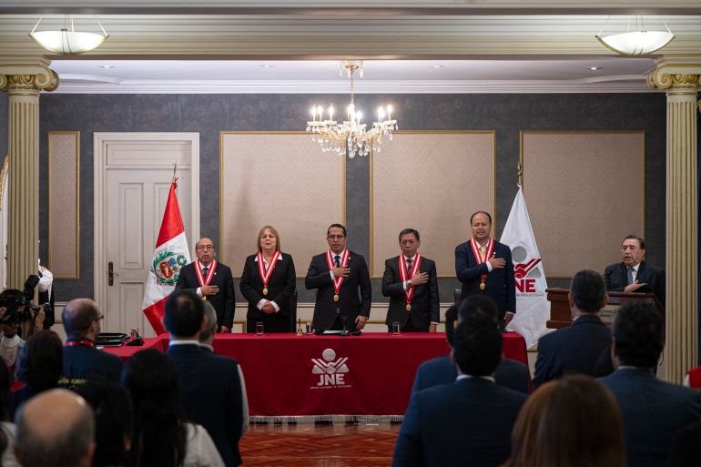 Peruvian authorities confirm Fujimori and Sanchez advance to runoff