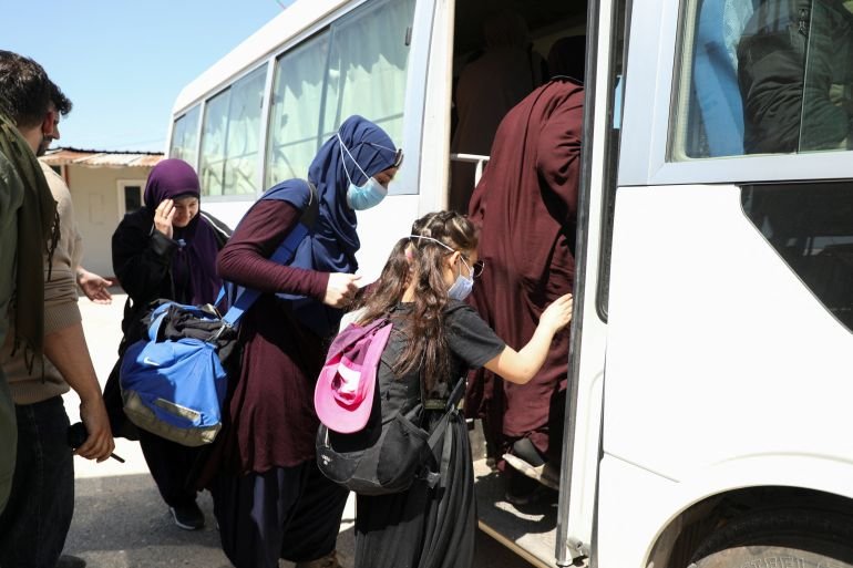 Australian women with alleged ISIL ties returning from Syria, minister says